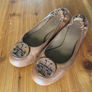 Tory Burch Reva Flats in Royal Tan